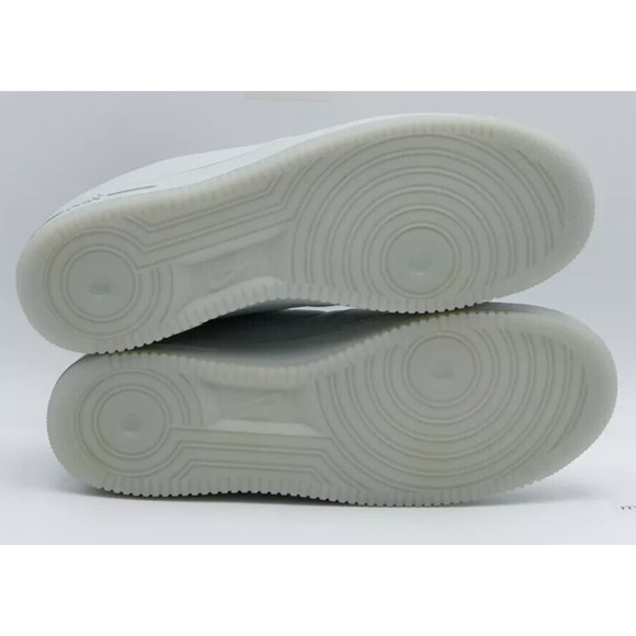 Size 13 Men\'s Nike Air Force 1 Low SE Waterproof Sneaker FB8875-002 Light Silver main image 4